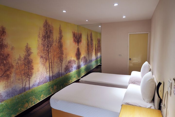 Room 37 of 45