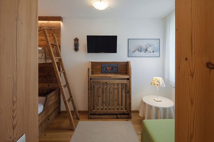 Room 36 of 100