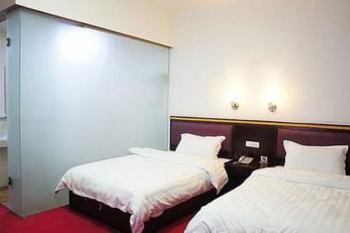 Room 5 of 11