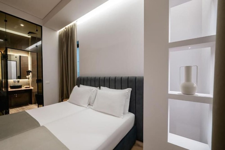 Room 4 of 189