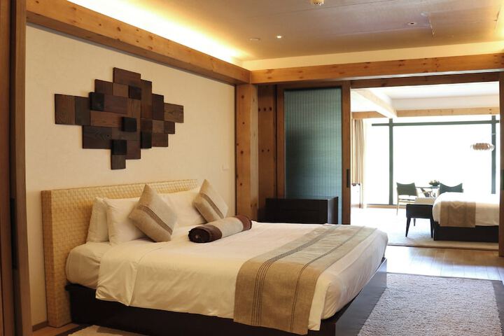 Room 26 of 212