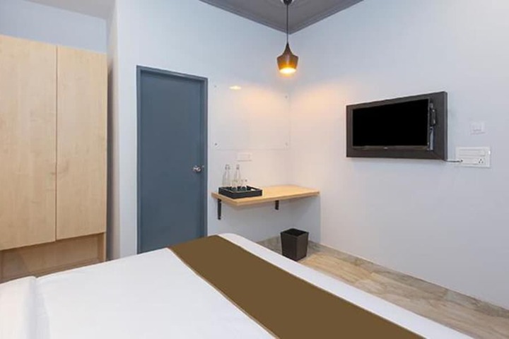 Room 9 of 15