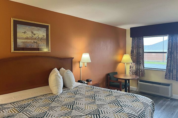 Room 7 of 16