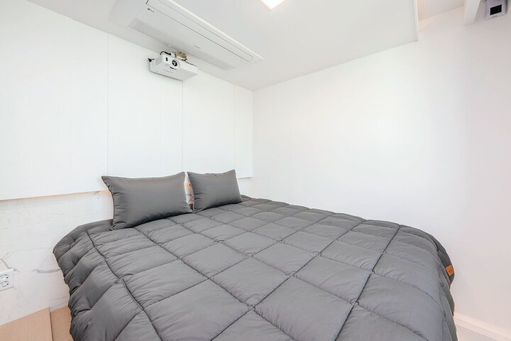 Room 13 of 54