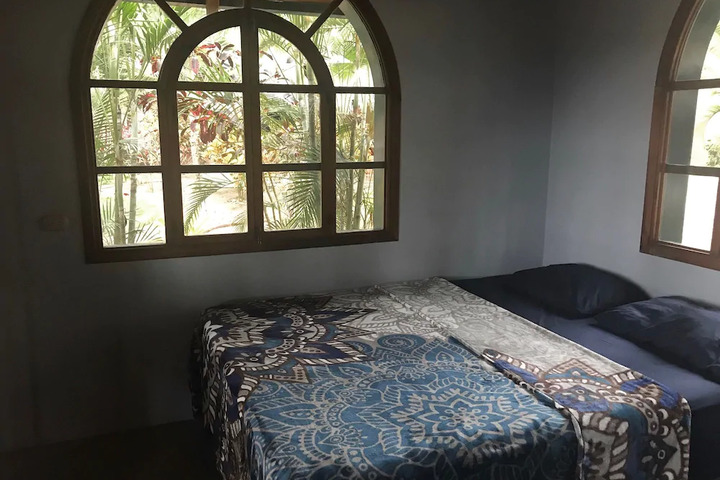 Room 4 of 6