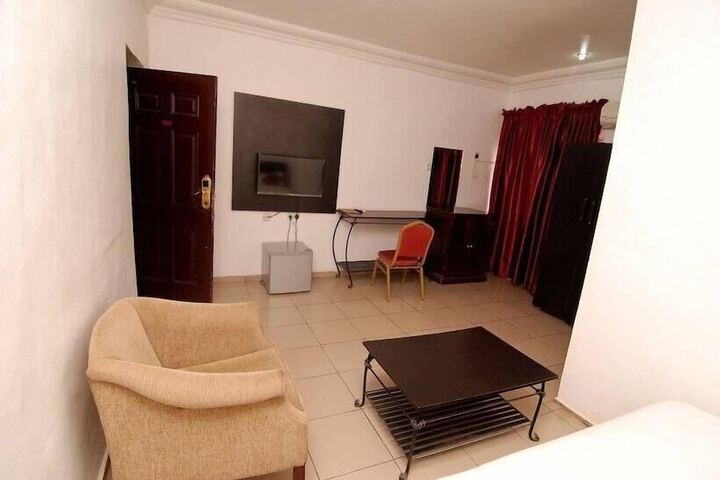 Room 7 of 48