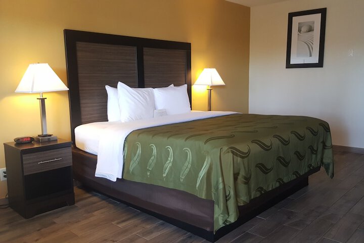 1 King Bed Accessible Upgrade (18 of 26)