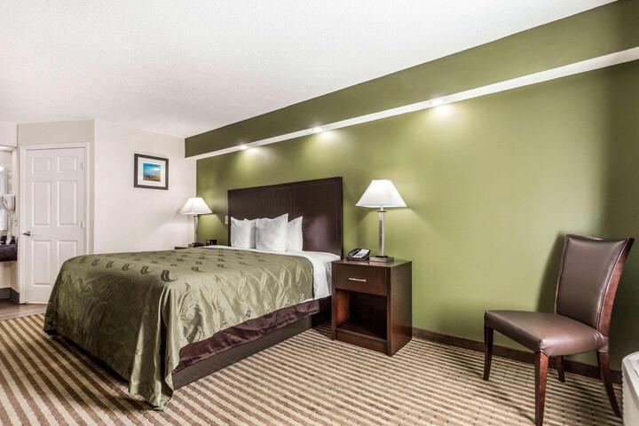 1 King Bed Accessible (5 of 7)
