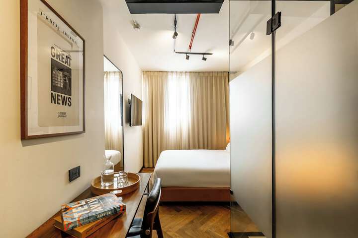Room 9 of 21