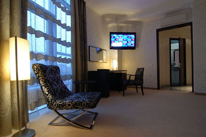 Room 13 of 30