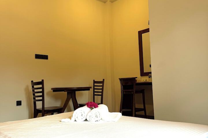 Room 3 of 28