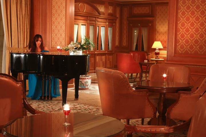 Lounge 82 of 91