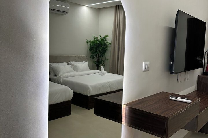 Room 4 of 23