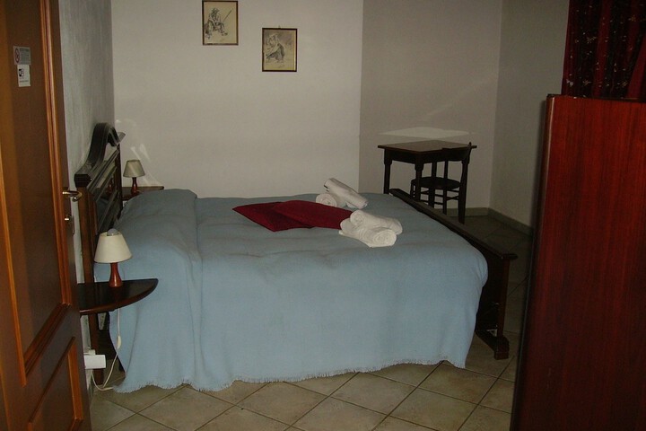 Room 13 of 33