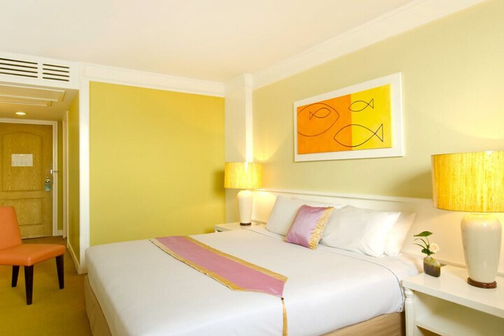 Room 6 of 60