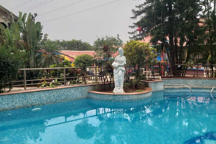 Pool 50 of 73
