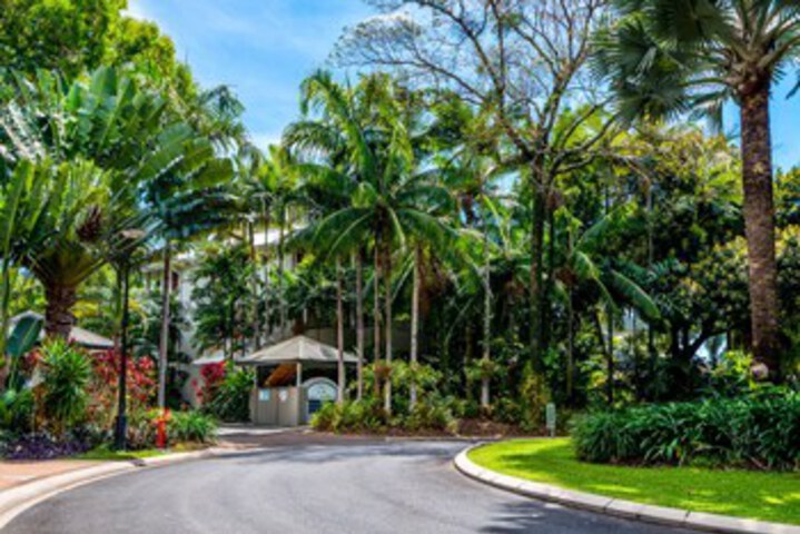 Hotel Exterior 10 of 28