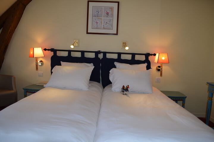 Room 20 of 49