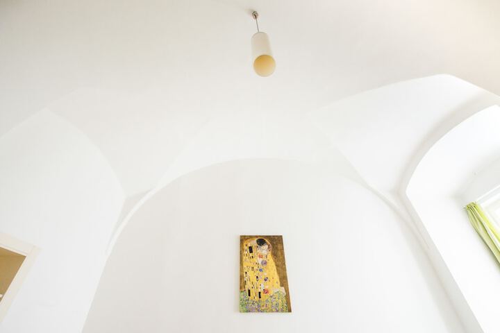 Room 10 of 80