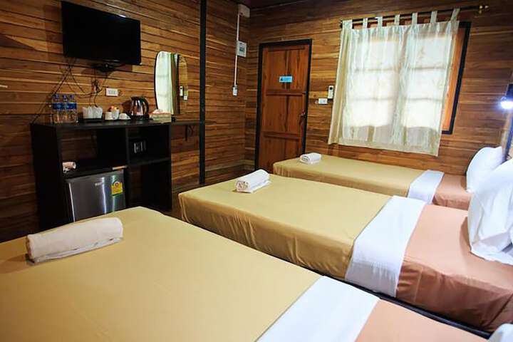 Room 6 of 119