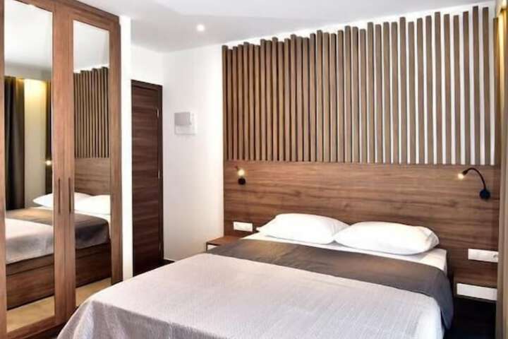 Room 5 of 34