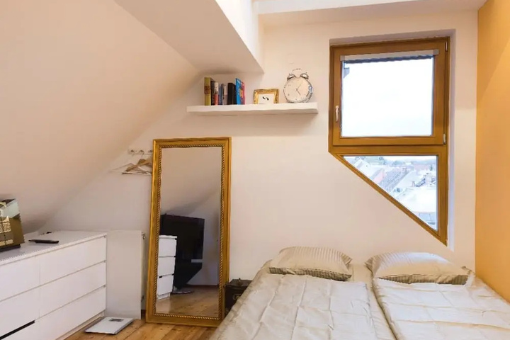 Room 3 of 16