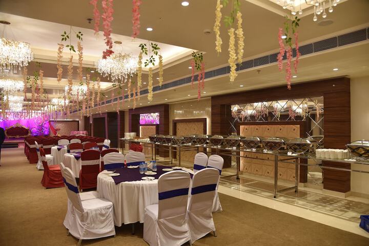 Ballroom/Hall 38 of 47