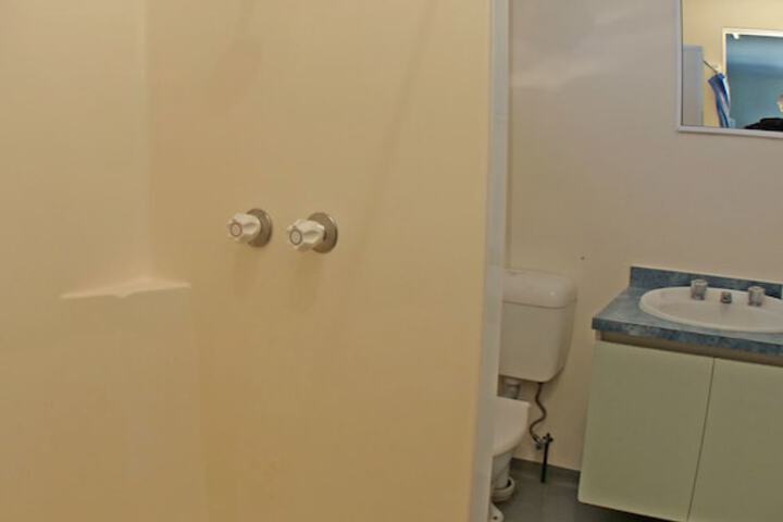 Room 13 of 22