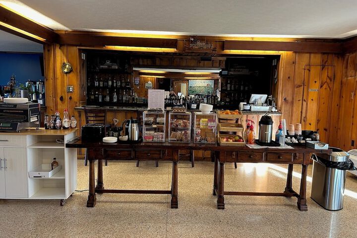 Breakfast/Coffee Service 44 of 80