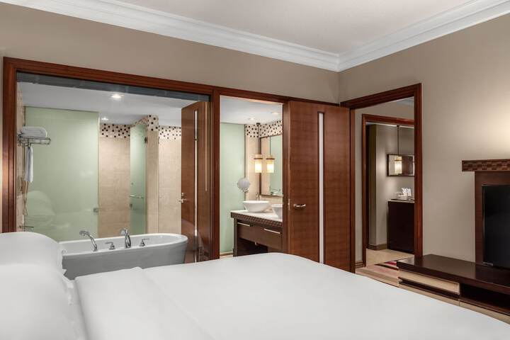 Room 28 of 117