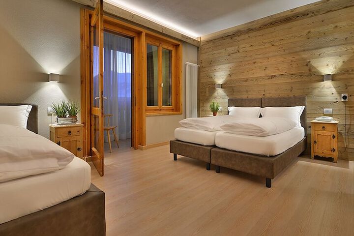Room 28 of 77