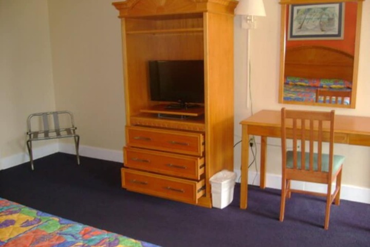 Room 9 of 28
