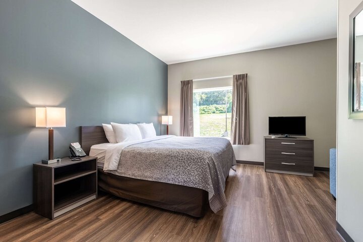1 King Bed (8 of 16)