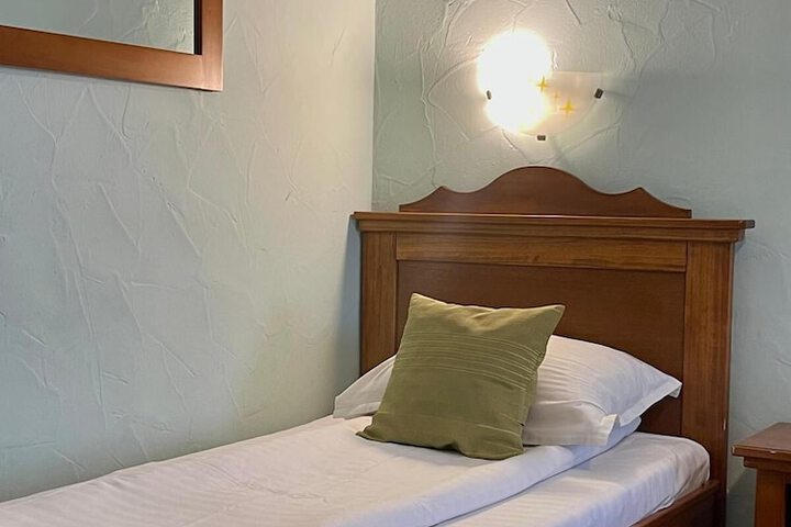 Room 10 of 20