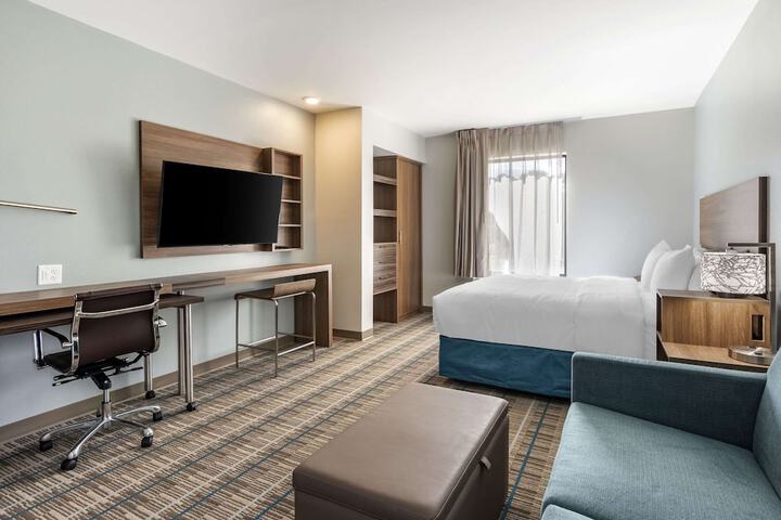 1 King Bed Efficiency Suite (1 of 10)