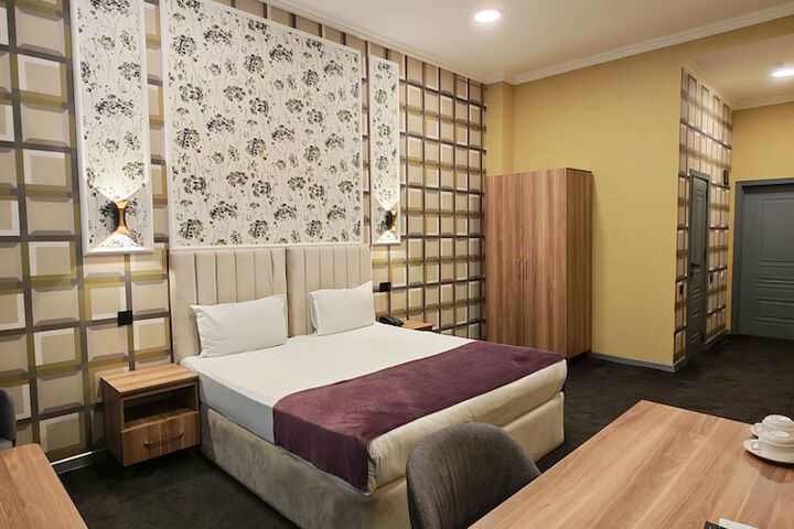 Room 14 of 33