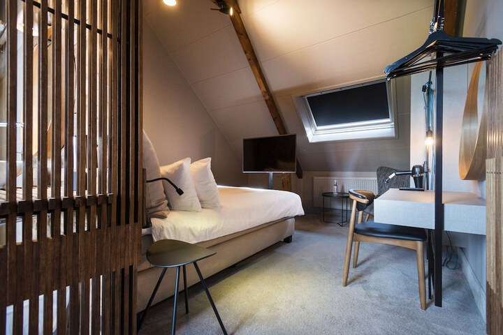 Room 18 of 98