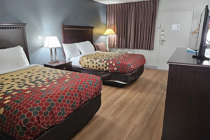 2 Double Beds (6 of 6)