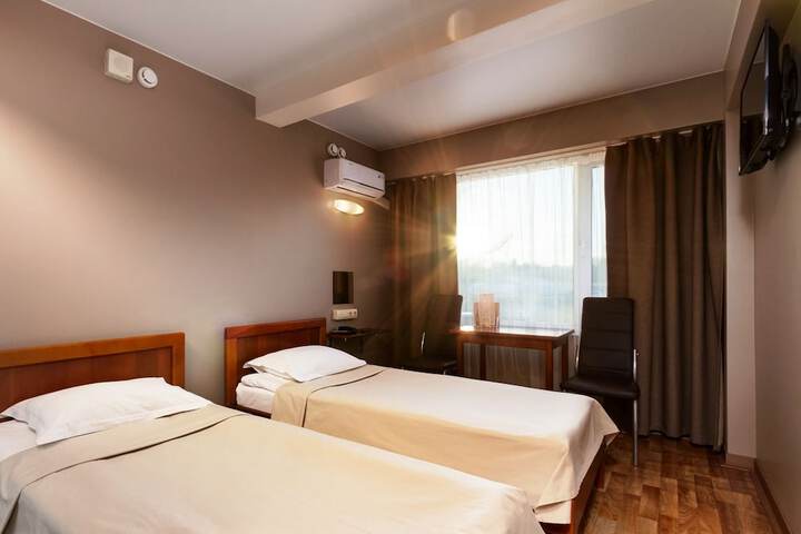 Room 3 of 41