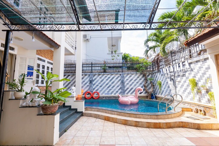 Pool 18 of 20