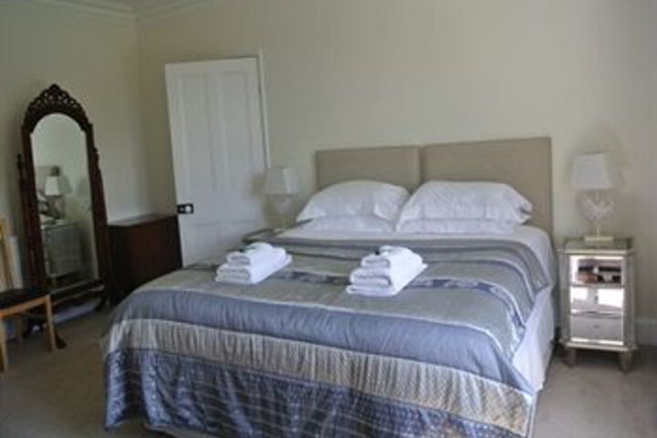 Room 6 of 13