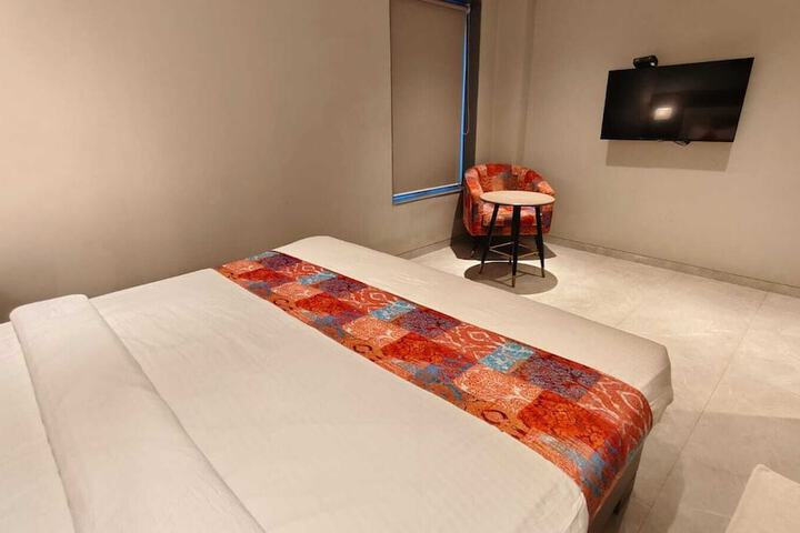 Room 8 of 25