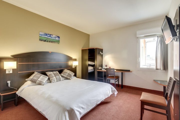 Room 6 of 27