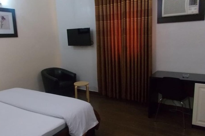Room 7 of 27