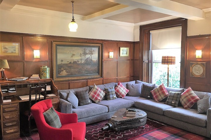 Lounge 46 of 82