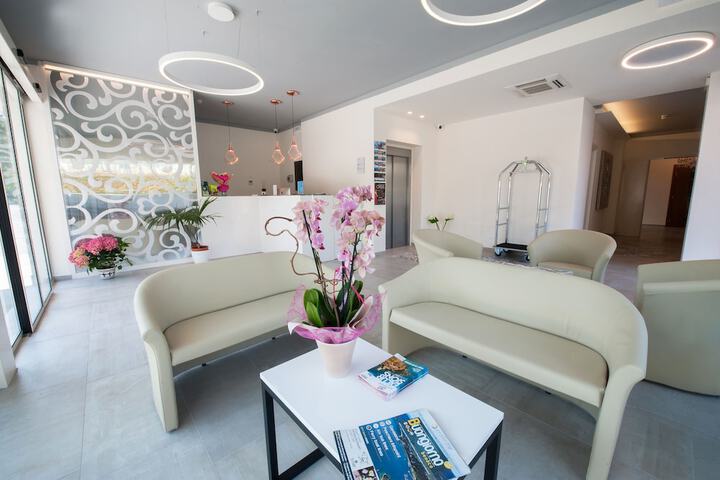 Entrance & Lobby
