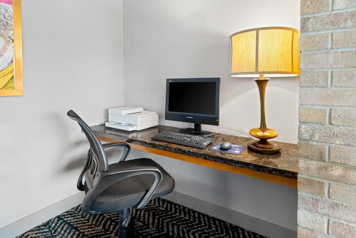 Business Center 41 of 43