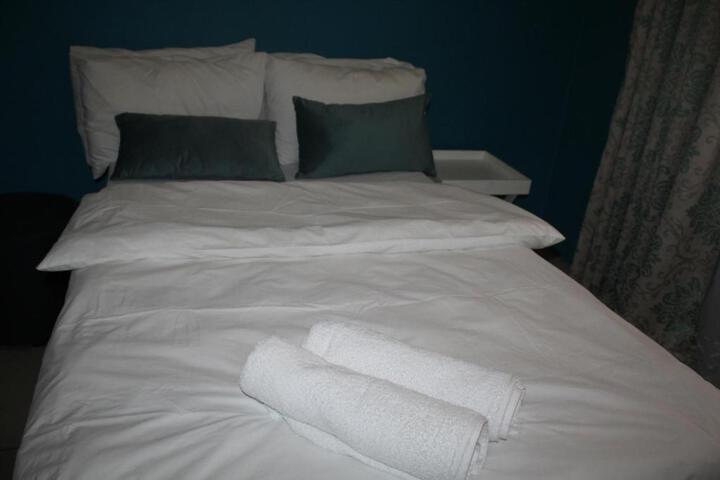 Room 4 of 12