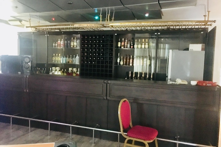 Lounge 34 of 38