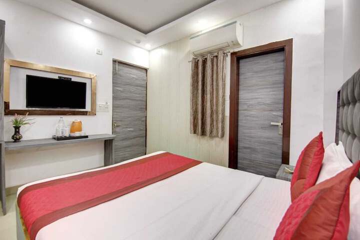 Room 32 of 46